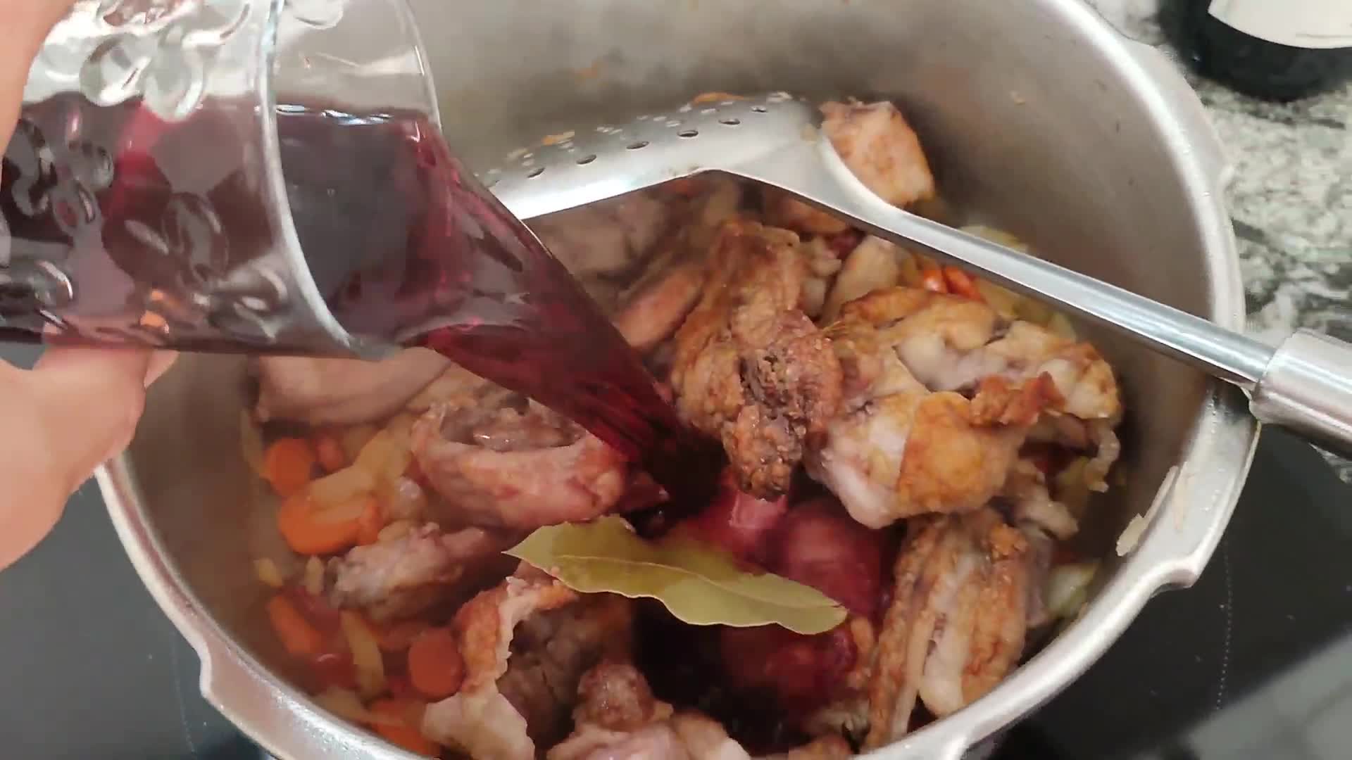 Foto del paso 3 de la receta: Guiso de conejo con patatas