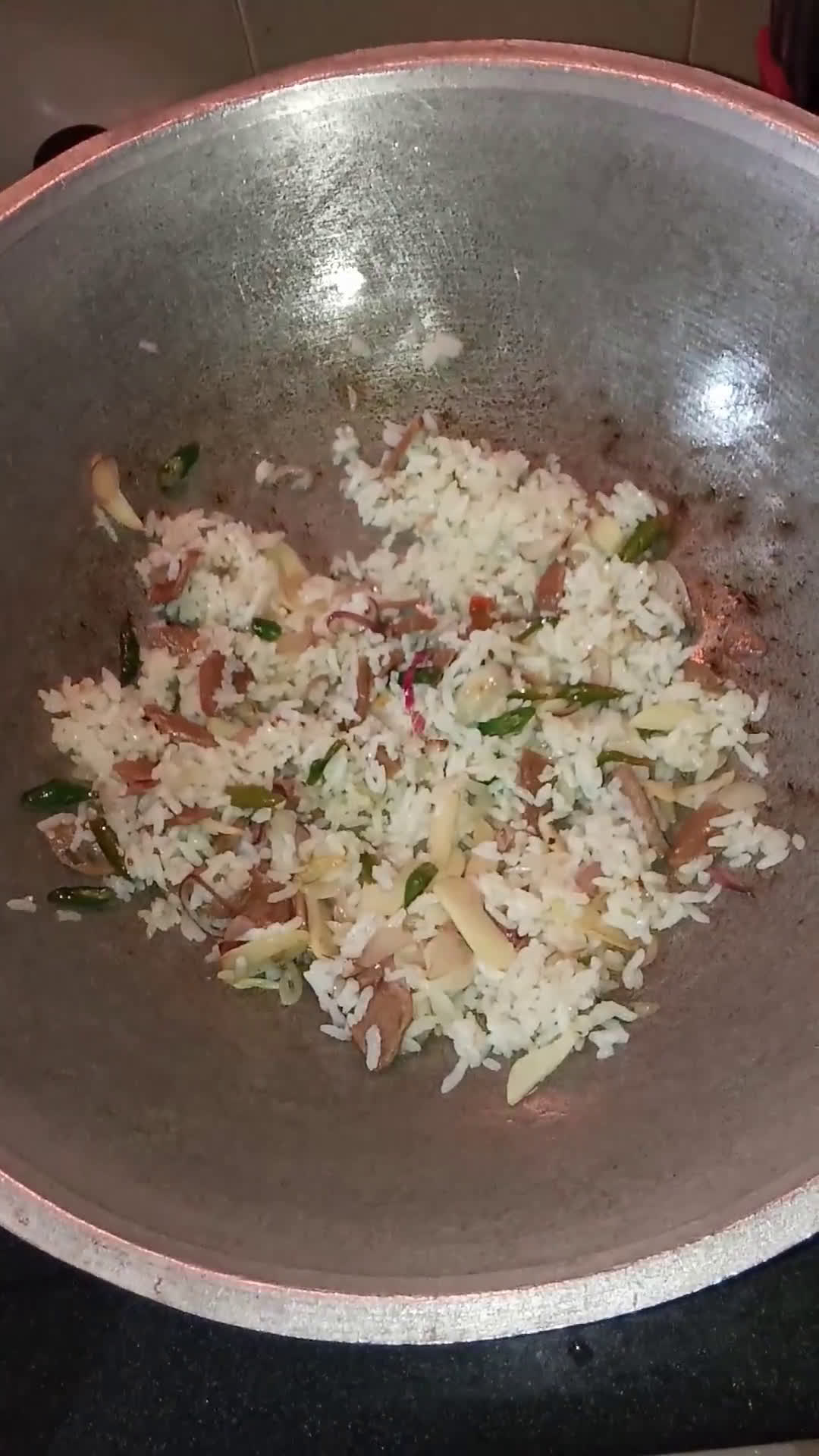 Foto langkah ke 2 dari resep Nasi Goreng Cabe Hijau Bakso Sapi.