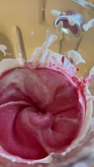 Foto del paso 3 de la receta: Helado de frambuesas, yogur y sirope de arce