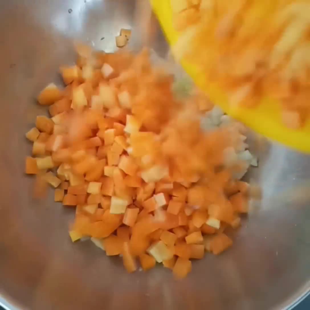 Foto langkah ke 2 dari resep Sup Telur Jagung.