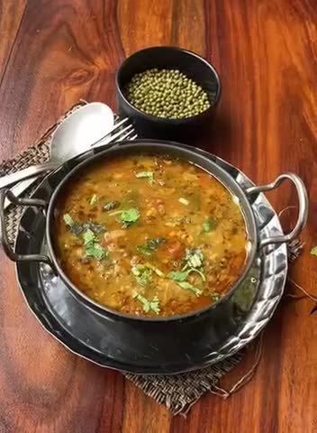 साबुत मूंग की मसालेदार सब्ज़ी (ढाबा स्टाइल) (Sabut Moong ki masaledar sabzi recipe in hindi) रेसिपी चरण 11 फोटो