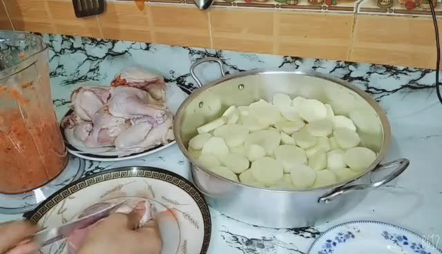 صورة لخطوة 1 من وصفة صينية البطاطس بالفراخ