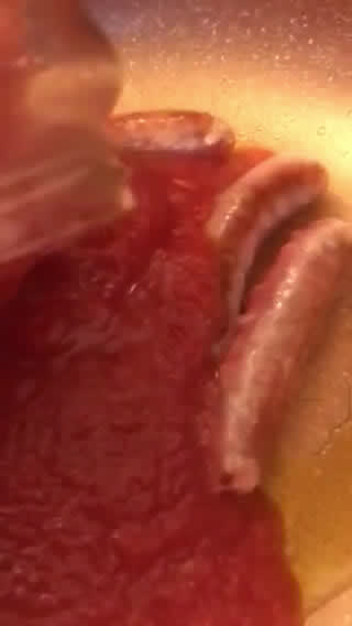 Foto del paso 3 de la receta: Longanizas frescas de Ontinyent, con tomate 🍅
