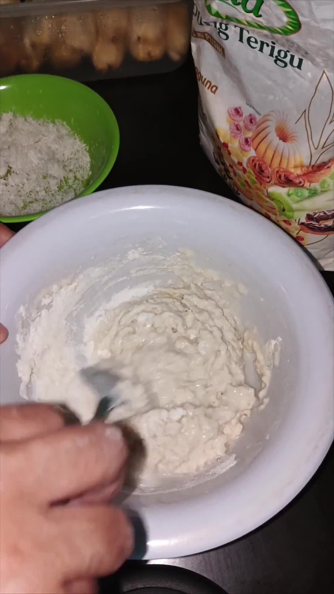 Foto langkah ke 3 dari resep Pisang Goreng Thailand Wijen Putih.