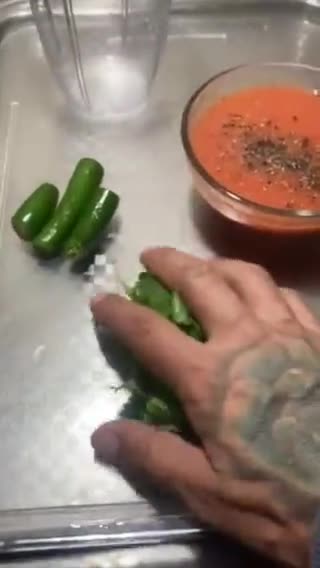 Foto del paso 1 de la receta: Tostadas de frijol 🫘 con col