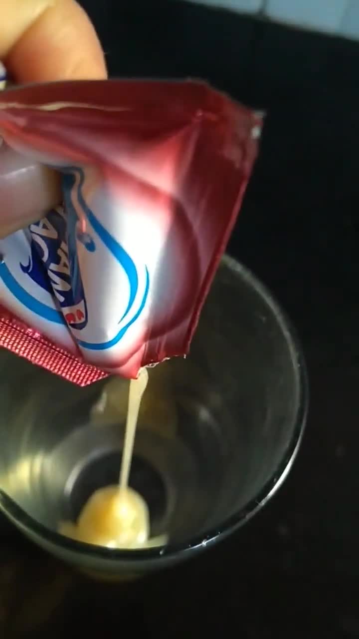 Foto langkah ke 2 dari resep Teh susu jahe rempah.