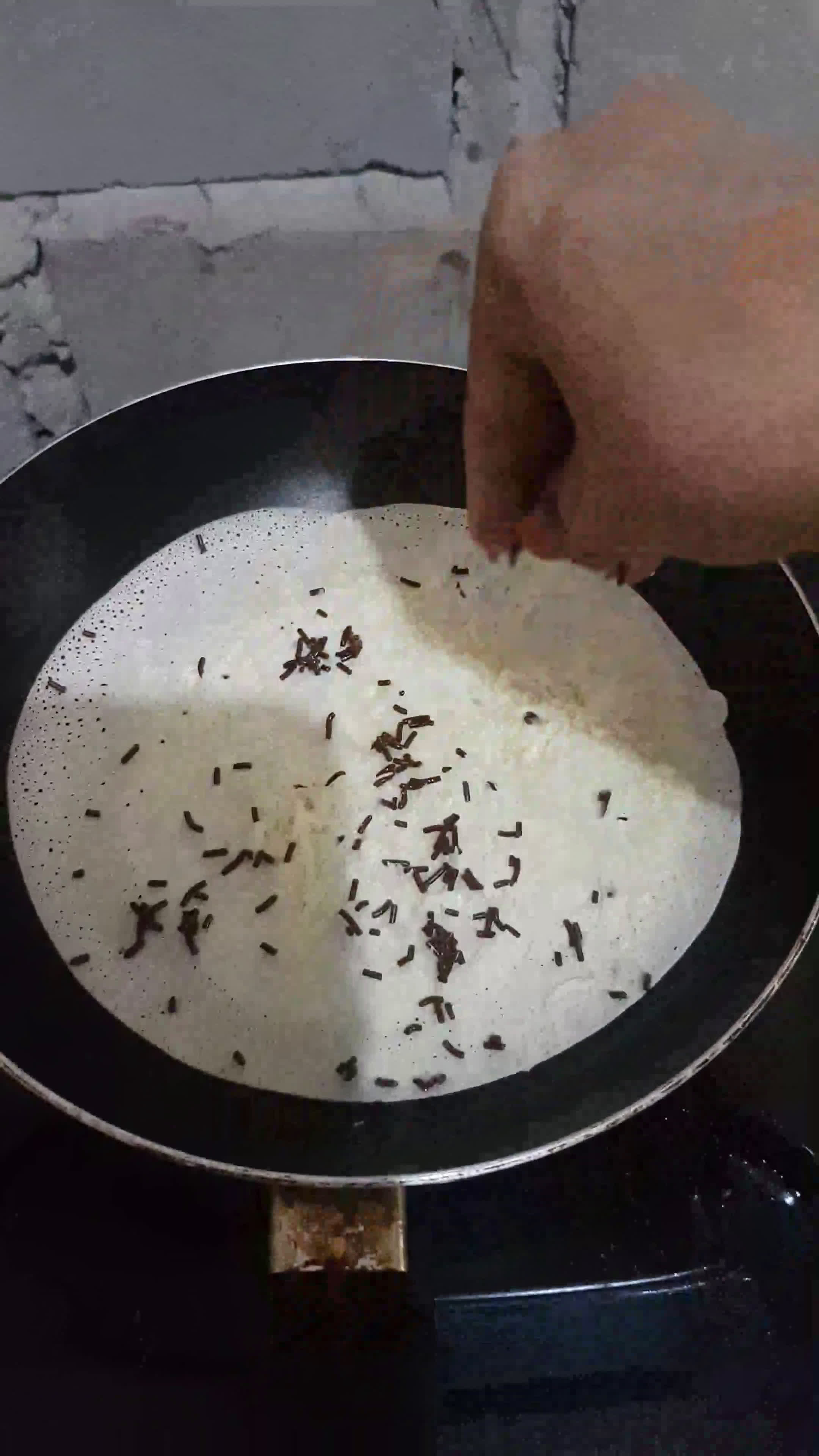 Foto langkah ke 5 dari resep Crepes teflon🥠🍫🧀.