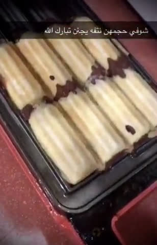 صورة لخطوة 5 من وصفة شوروز السينابون بالحجمين الميني والوسط 👌🏻