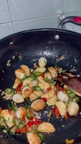 Foto langkah ke 2 dari resep Tumis Telur Puyuh dan Saputahu.