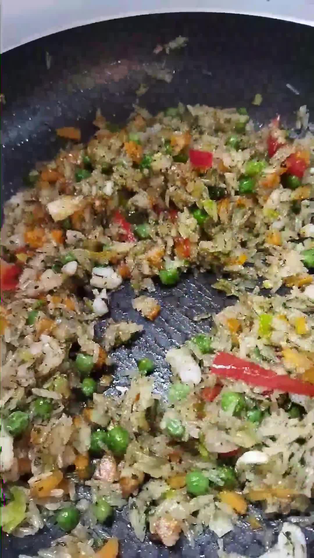 صورة لخطوة 3 من وصفة أرز بخضر وسمك