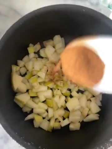 صورة لخطوة 2 من وصفة كب فطيره التفاح بطريقه سهله🥧🍏