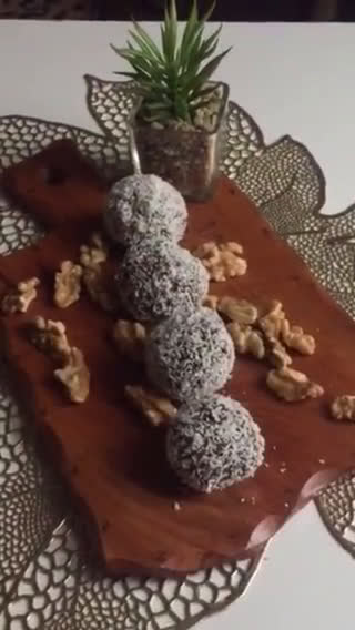 صورة لخطوة 1 من وصفة كرات البسكوت والتمر