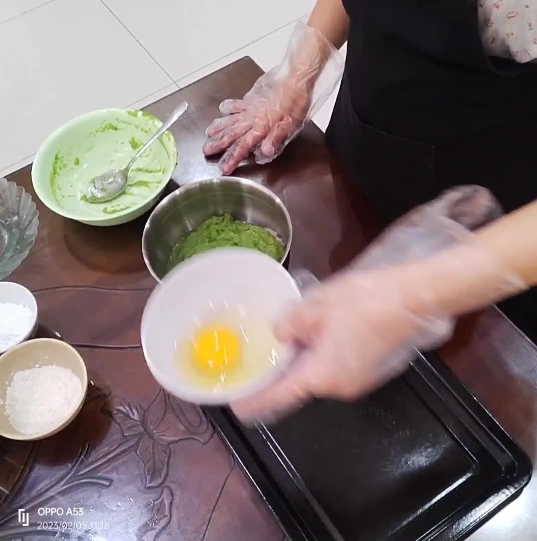 Foto langkah ke 2 dari resep Bakwan Brokoli Udang.