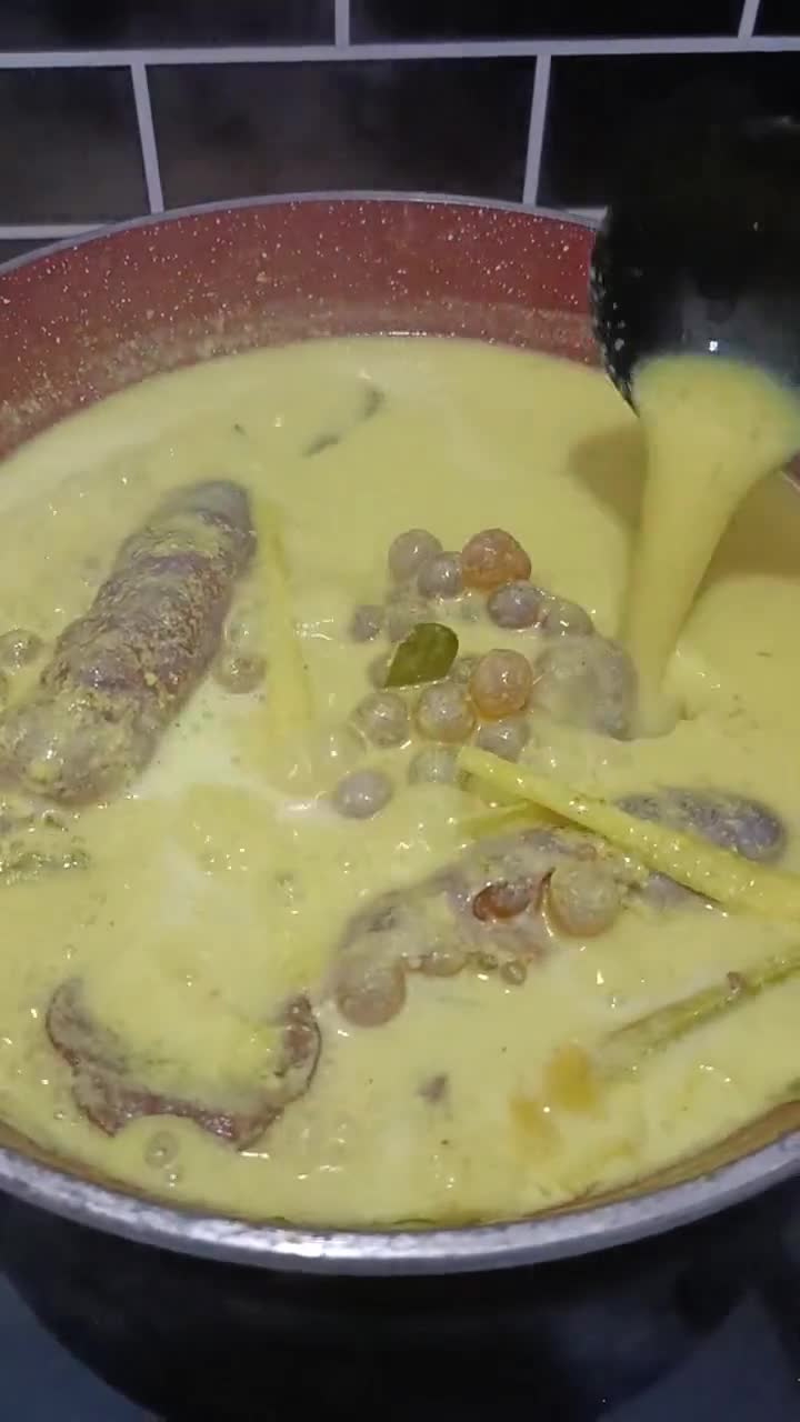 Gambar langkah 5 resipi Masak Lemak Kuning Telur Ikan Mayung.