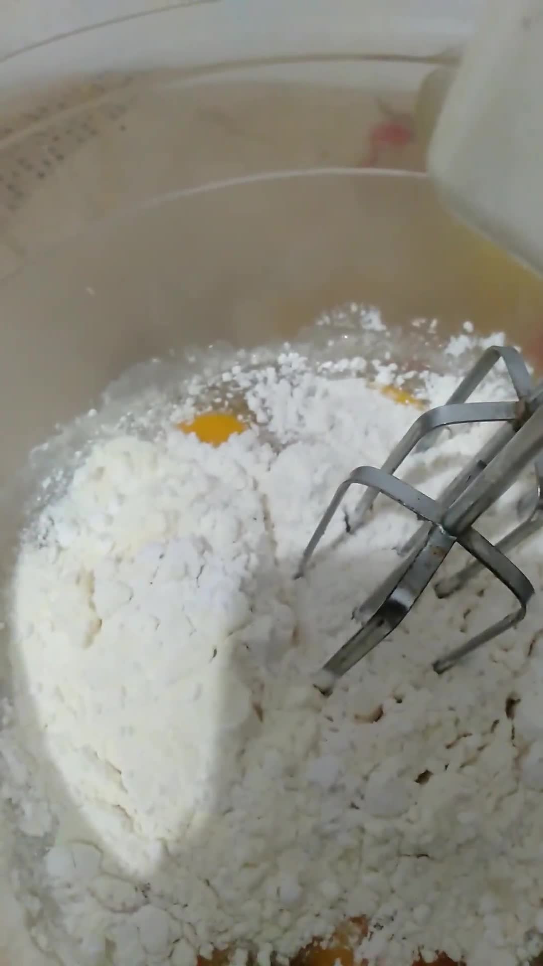Foto langkah ke 2 dari resep Bolu Marmer Ala Pak Sahak.
