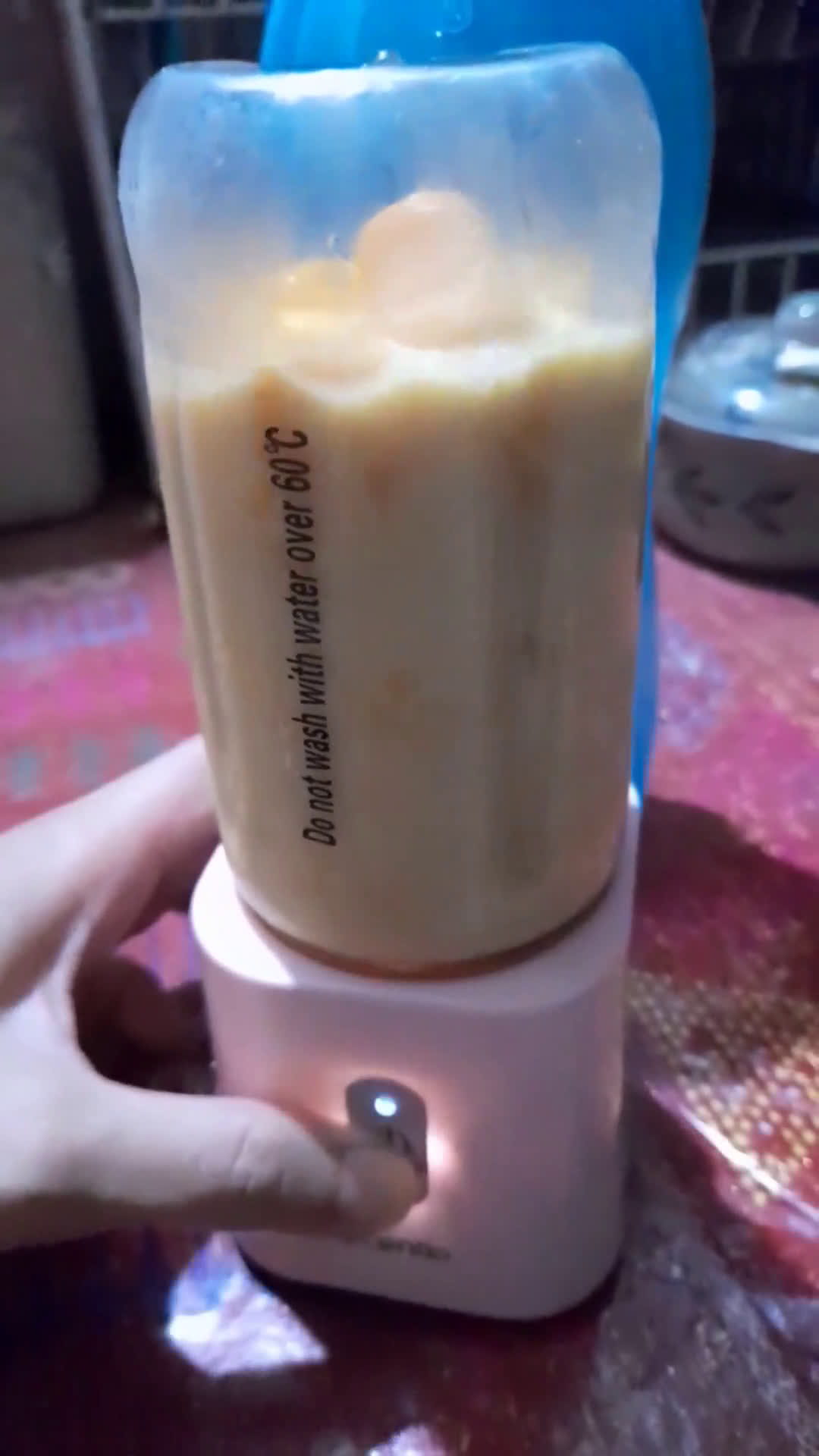 Foto langkah ke 2 dari resep Jus Mangga UHT.