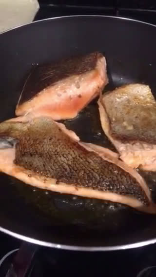 Foto langkah ke 3 dari resep Salmon black paper butter.