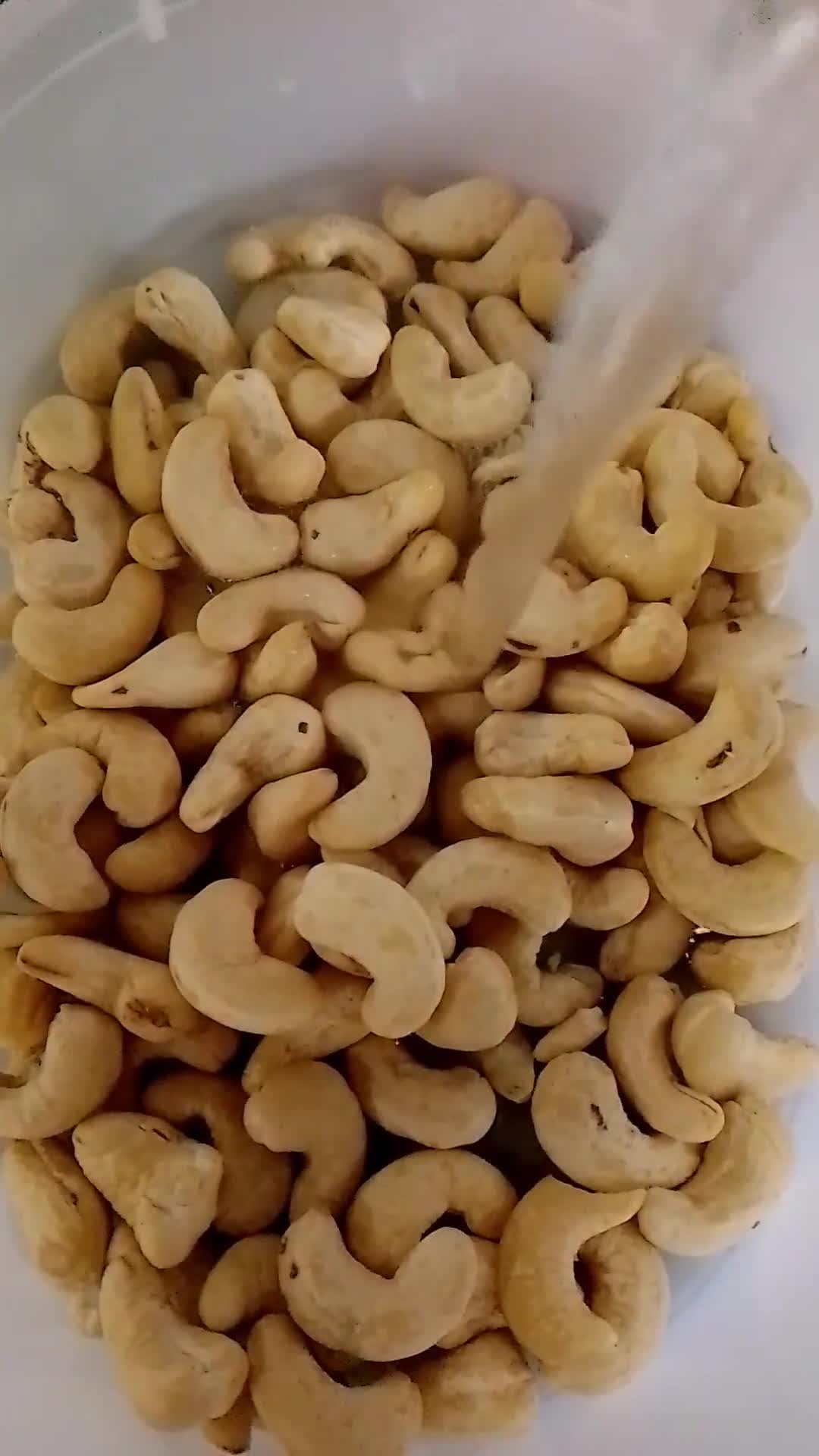 Foto langkah ke 1 dari resep Kacang Mede Goreng.