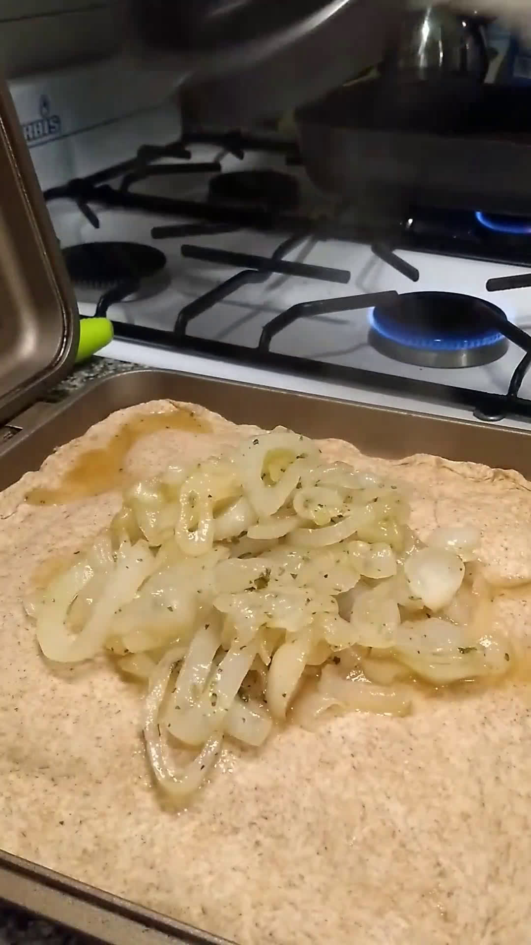 Foto del paso 5 de la receta: Pizza rellena sin horno