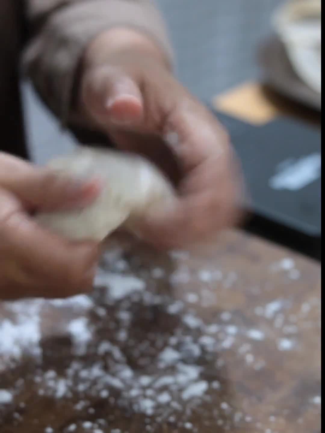 Foto langkah ke 3 dari resep Kulit Gyoza (Tanpa Mesin).