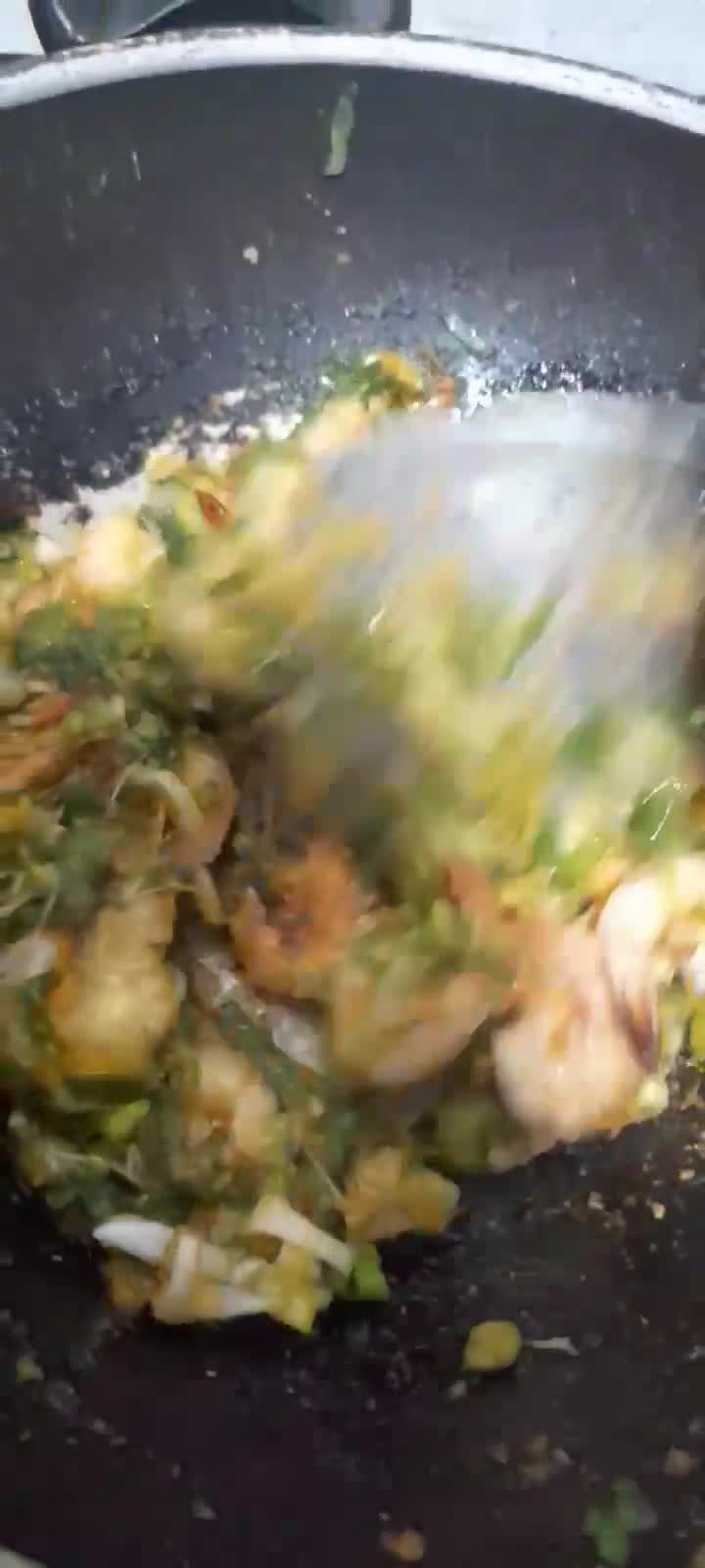 Foto langkah ke 6 dari resep Sambal Udang Daun Bawang.