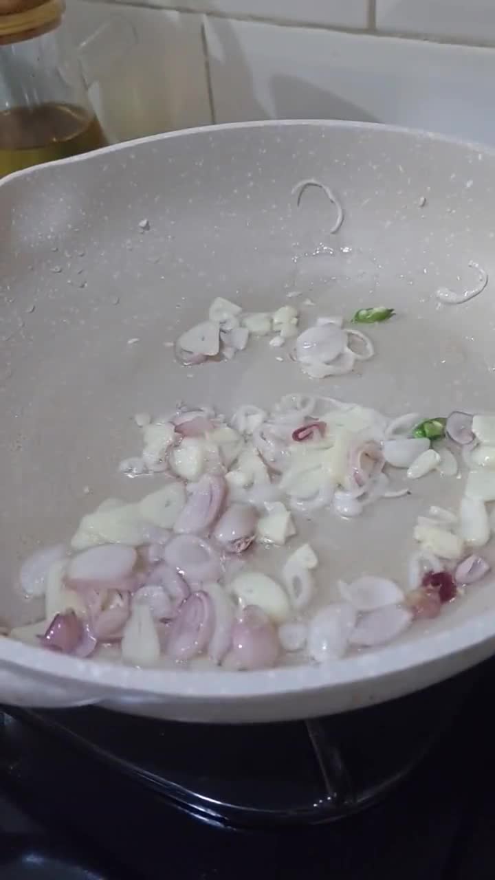 Foto langkah ke 3 dari resep Tumis Jamur Tiram.
