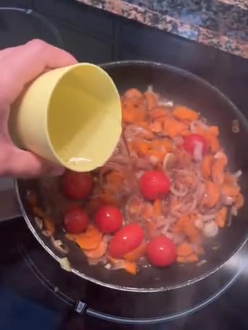 Foto del paso 3 de la receta: Boloñesa con cebolla caramelizada y tomate cherry