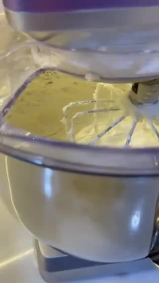 صورة لخطوة 2 من وصفة كيك أسفنجي🍰
