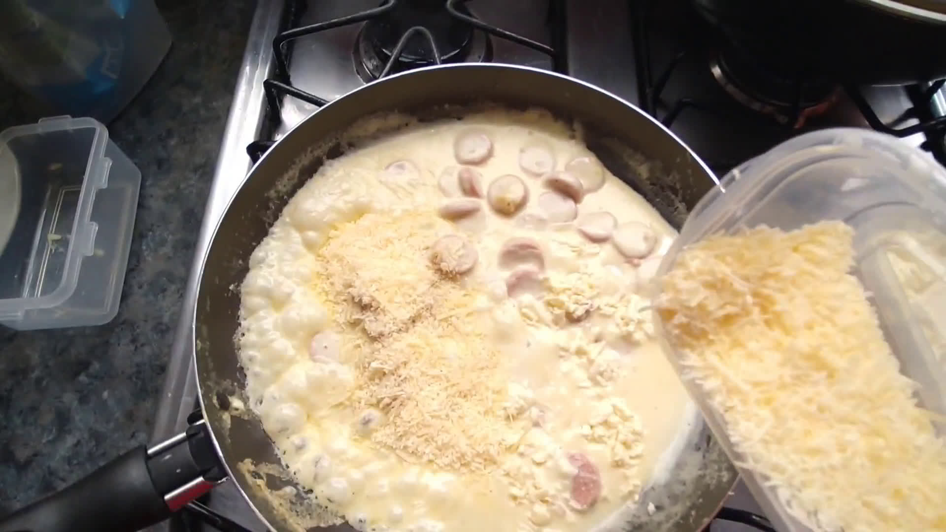 Foto del paso 1 de la receta: Brócoli con salchichas, bañadas en salsa de queso