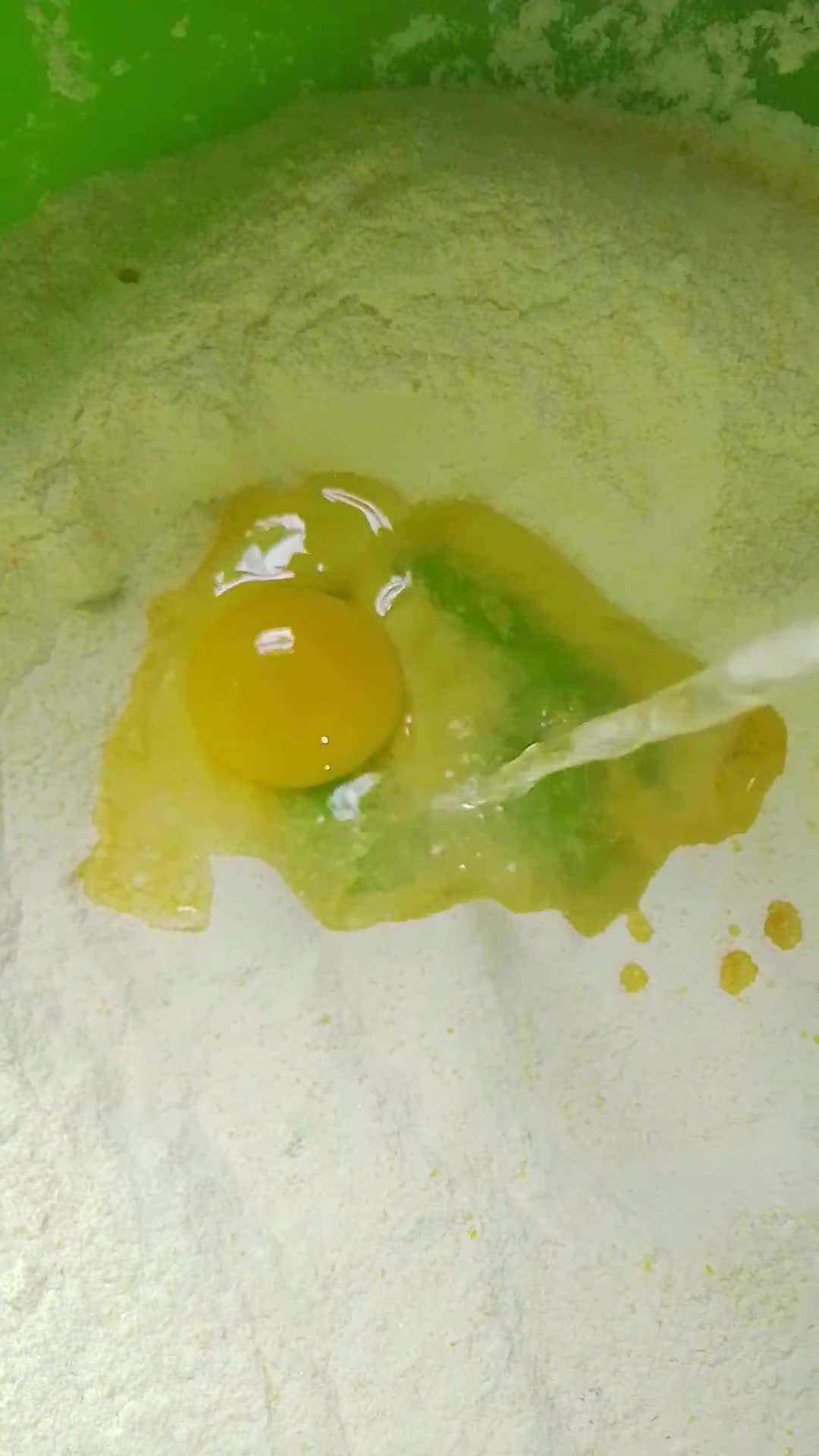 Foto del paso 2 de la receta: Scons crocantes y dulces hecho con polenta y harina!