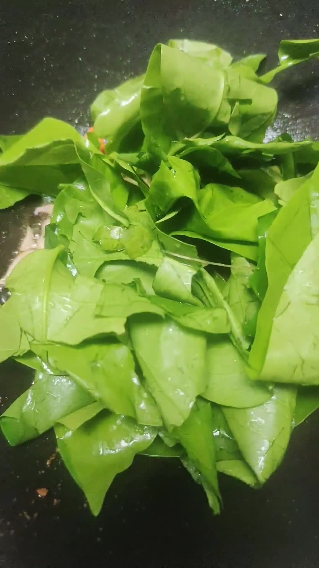 Foto langkah ke 3 dari resep Tumis Daun Melinjo Tempe.