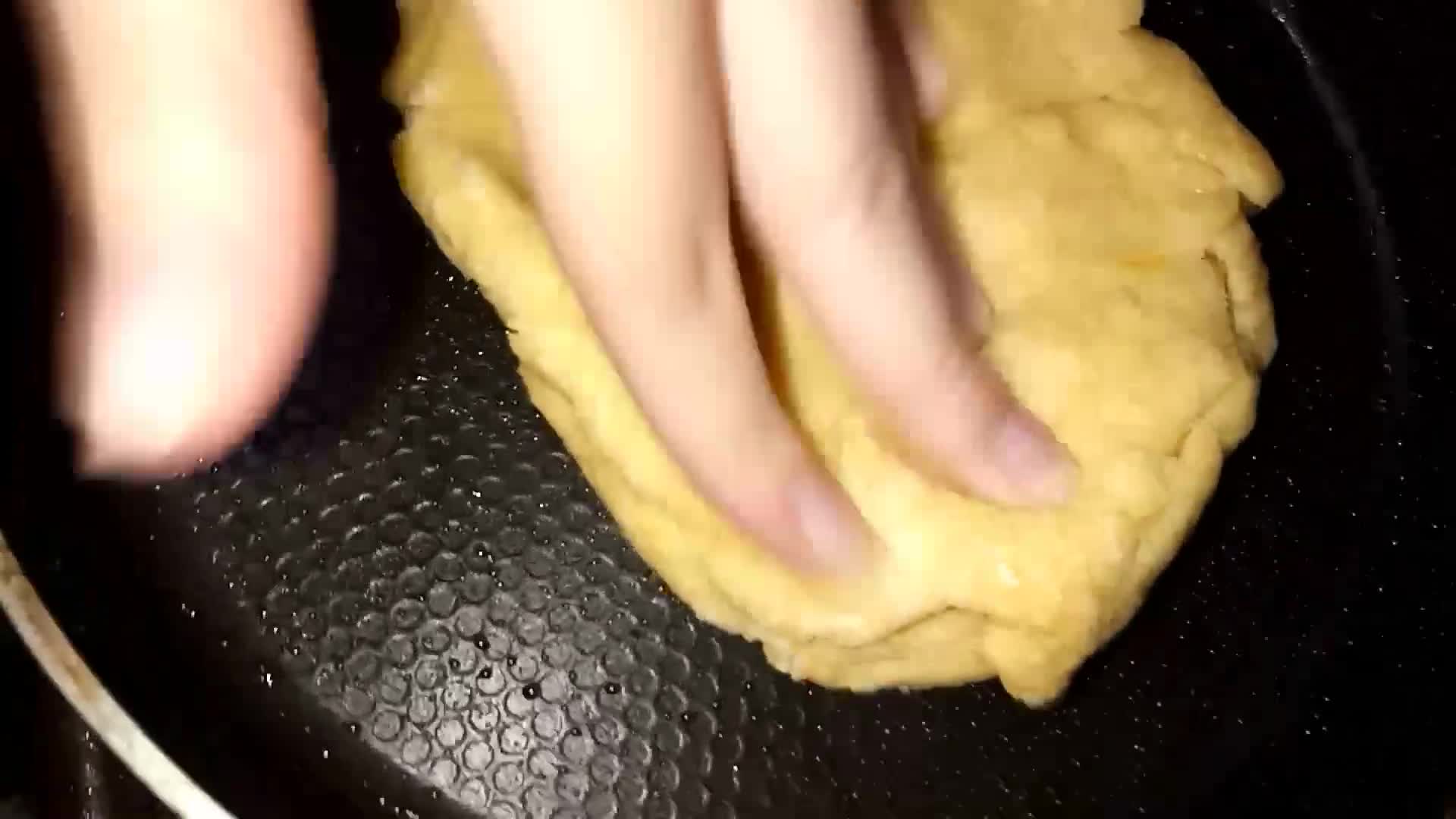 Foto del paso 3 de la receta: Tarta de dulce de leche y coco