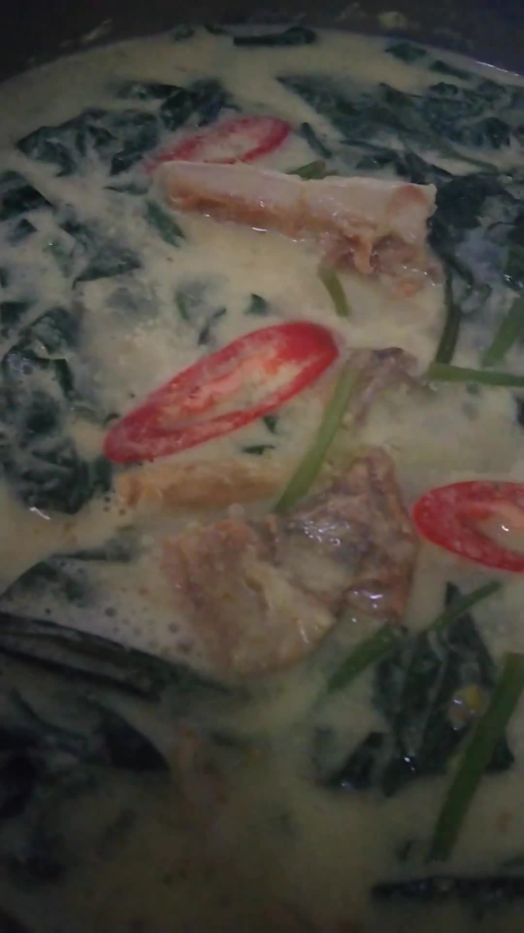 Gambar langkah 2 resipi Masak lemak pucuk keledek dengan ikan masin.