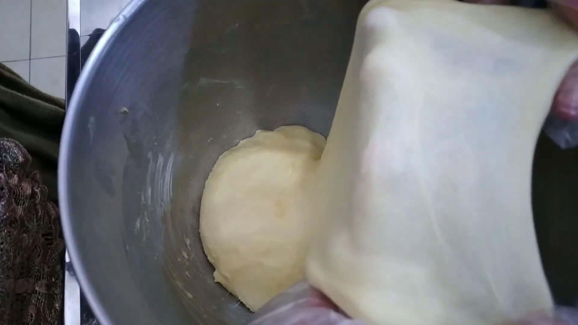 Foto langkah ke 1 dari resep 594.Roti isi Sosis Bolognese.