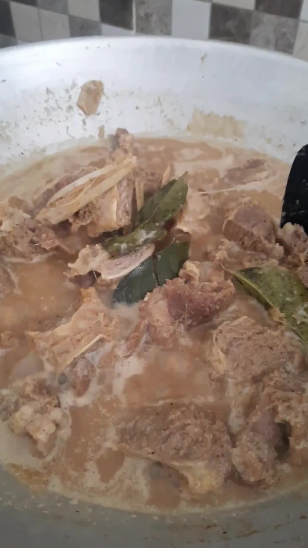 Foto langkah ke 4 dari resep Daging iga bumbu gepuk.