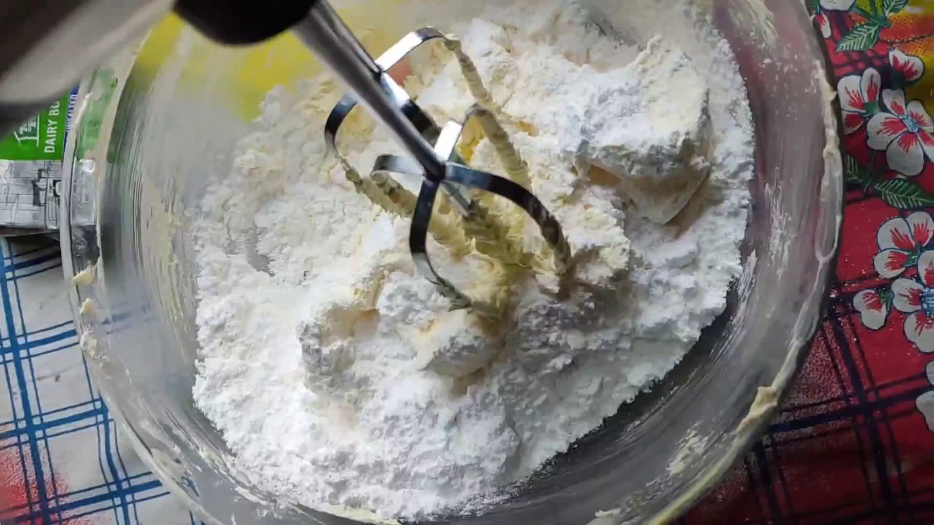 A picture of step 3 of Buttercream frosting 🇩🇪.