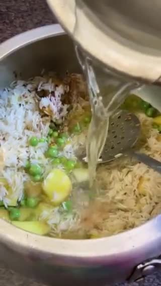 आलू मटर वाली खिचड़ी (Aloo Matar wali khichdi recipe in hindi) रेसिपी चरण 5 फोटो