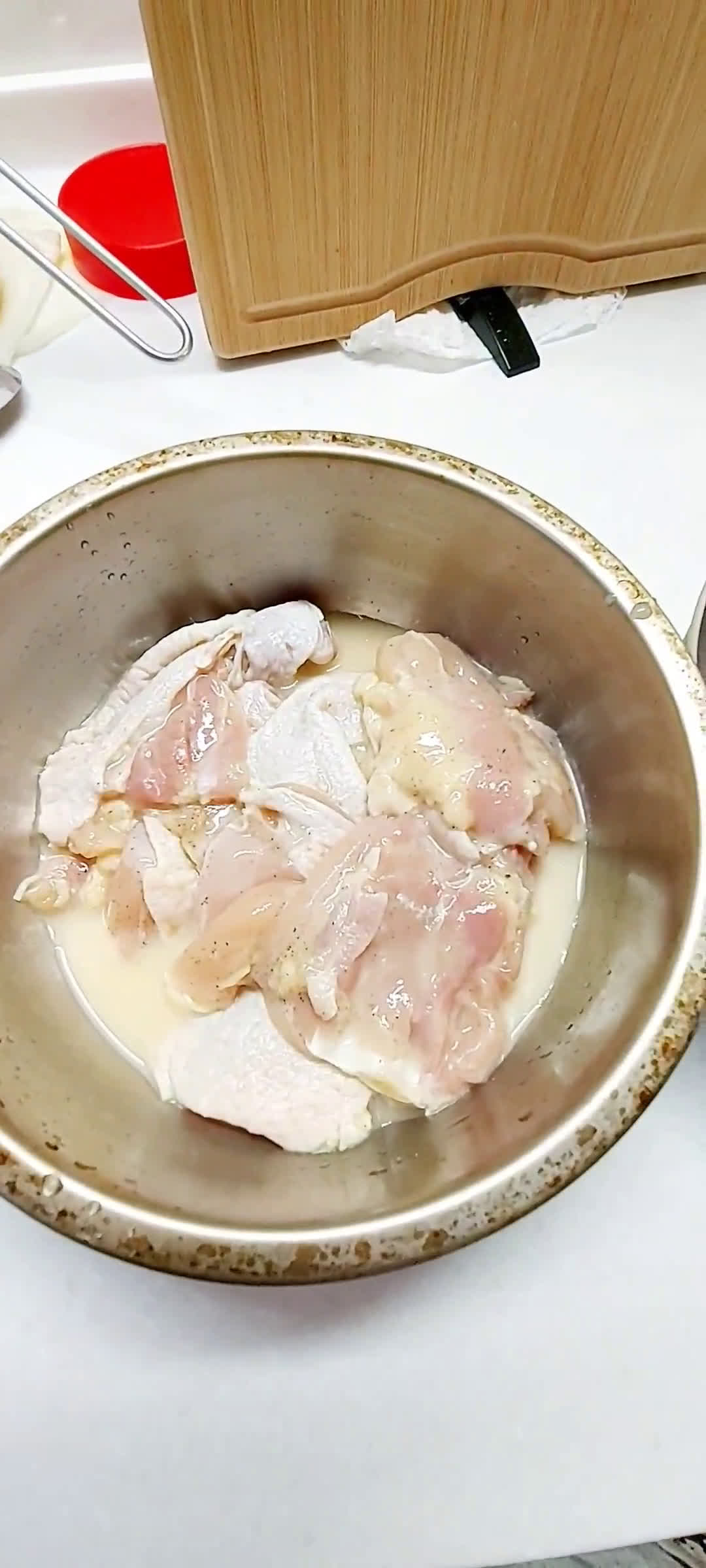 Foto langkah ke 4 dari resep Kentucky fried chiken.