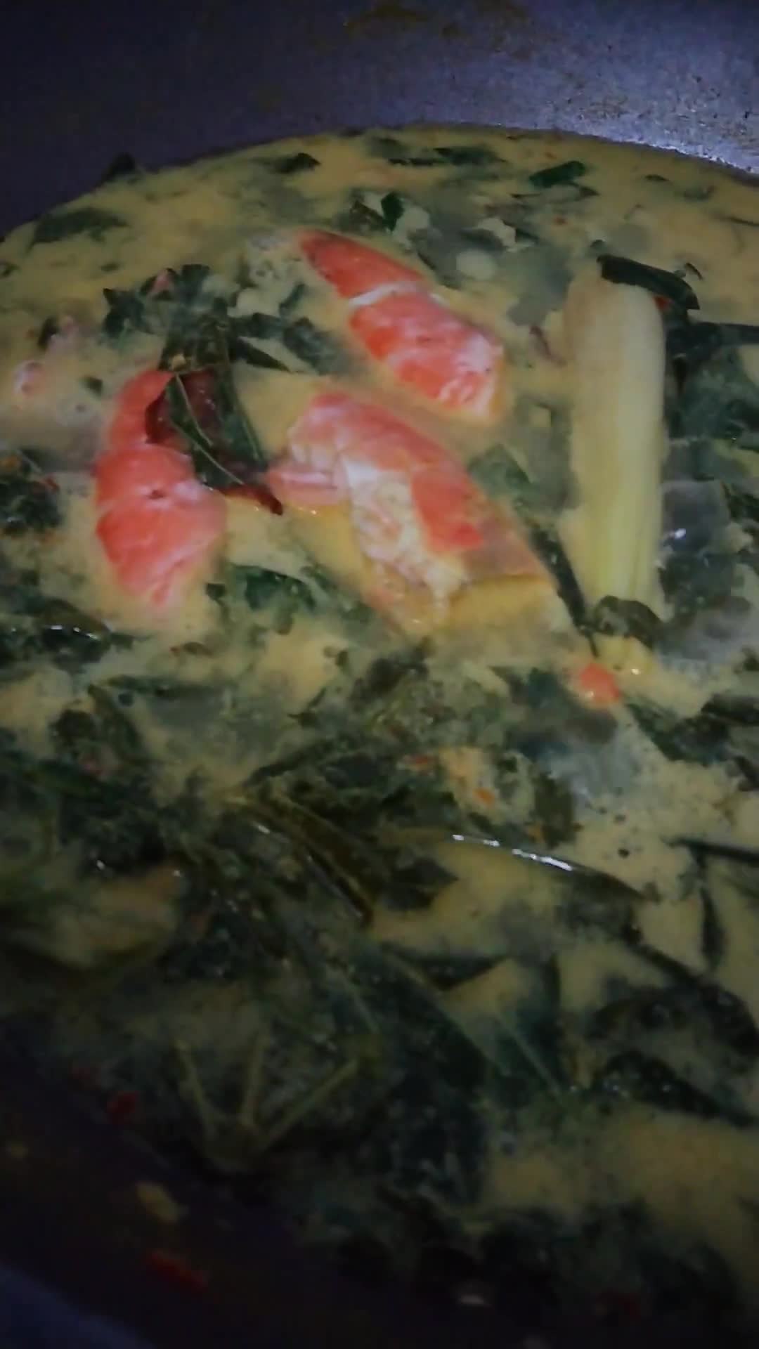 Gambar langkah 2 resipi Masak lemak pucuk ubi.