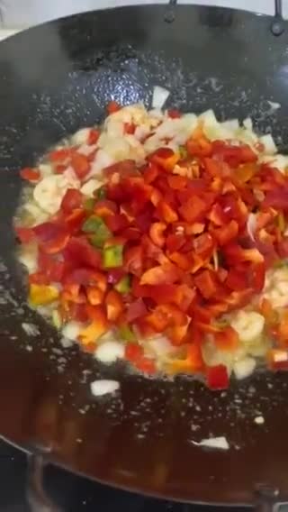 A picture of step 4 of Shrimp stir fried rice.