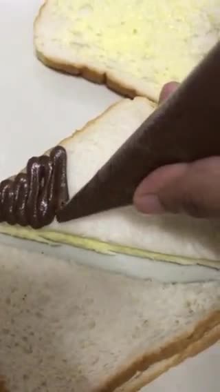 Gambar langkah 7 resipi Roti Boy Simple.