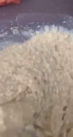 صورة لخطوة 3 من وصفة بسبوسه محشيه بالقشطه
