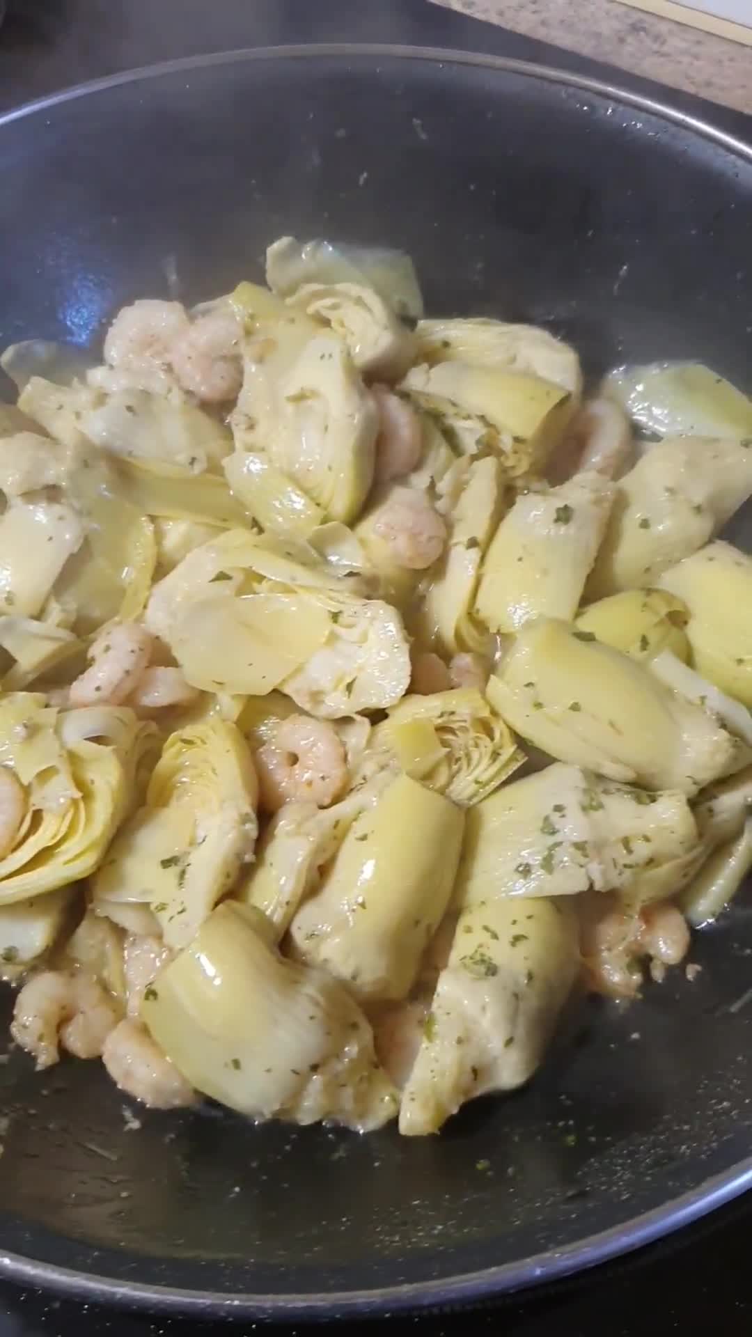 Foto del paso 2 de la receta: Alcachofas con gambas al ajillo