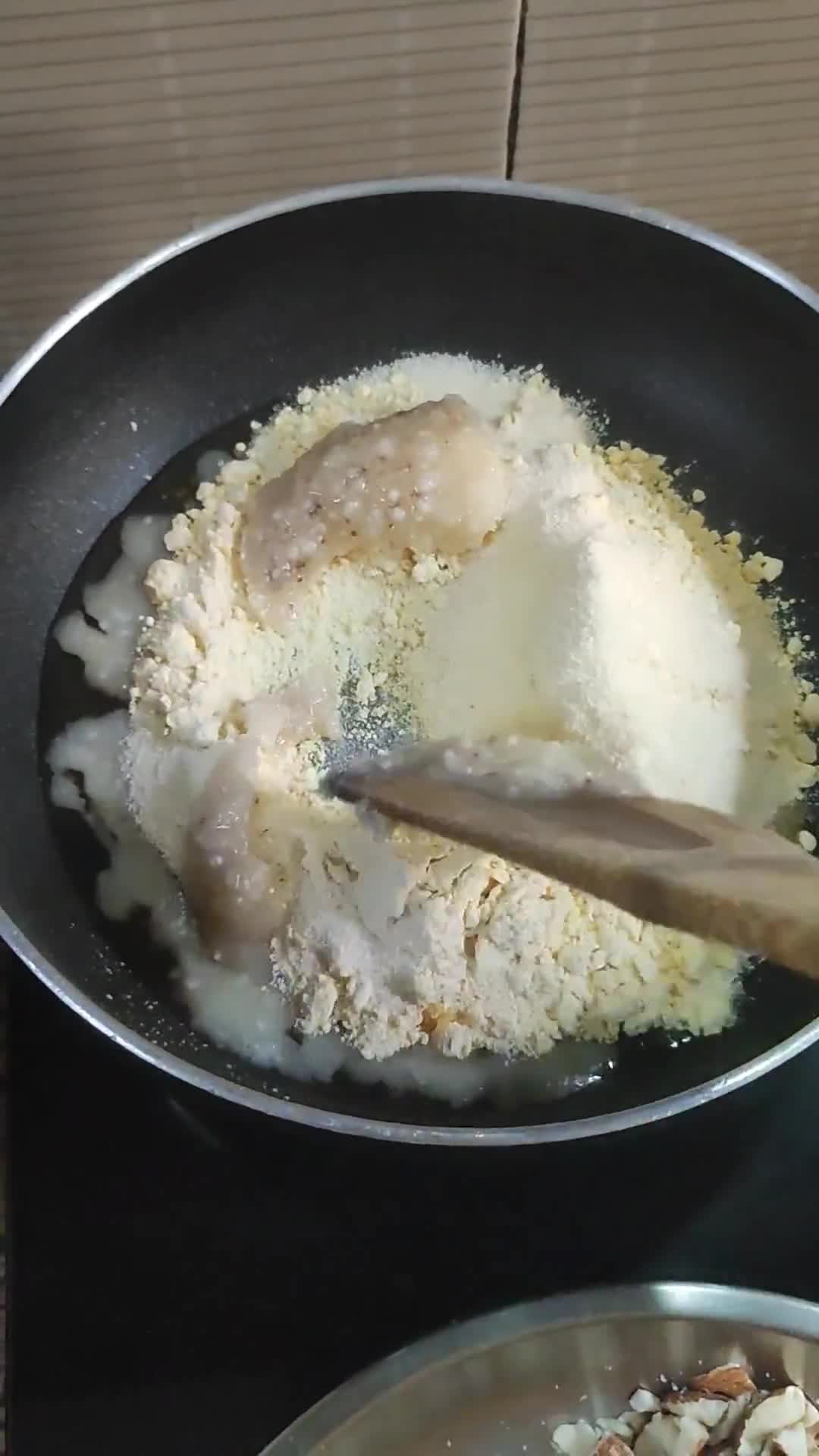 रोस्टेड़ ड़्राईफ्रूटस लङ्डू रेसिपी चरण 2 फोटो