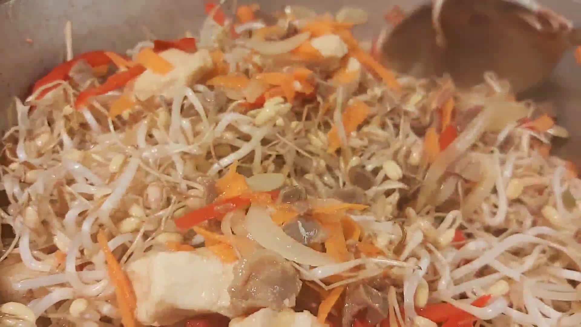 Foto del paso 7 de la receta: Salteado de mollejas, pollo y verduras