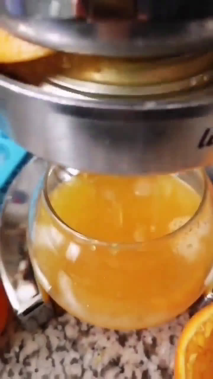 Une image de l'étape 2 de Jus d'orange cannelle miel du maquis de sartene🍯.