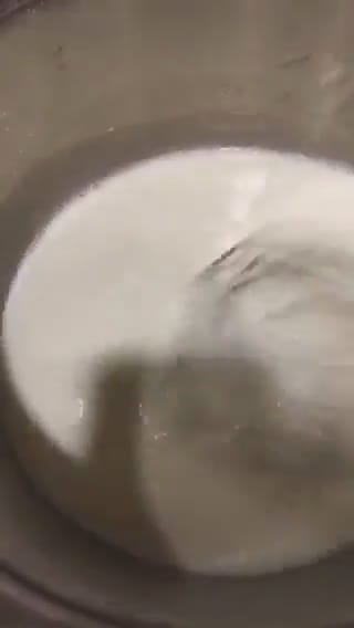 صورة لخطوة 1 من وصفة بسبوسة سهلة ولذيذة 😋🥧