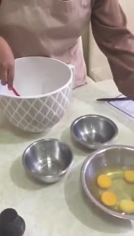 Foto langkah ke 4 dari resep Mocca Nougat Rollcake.