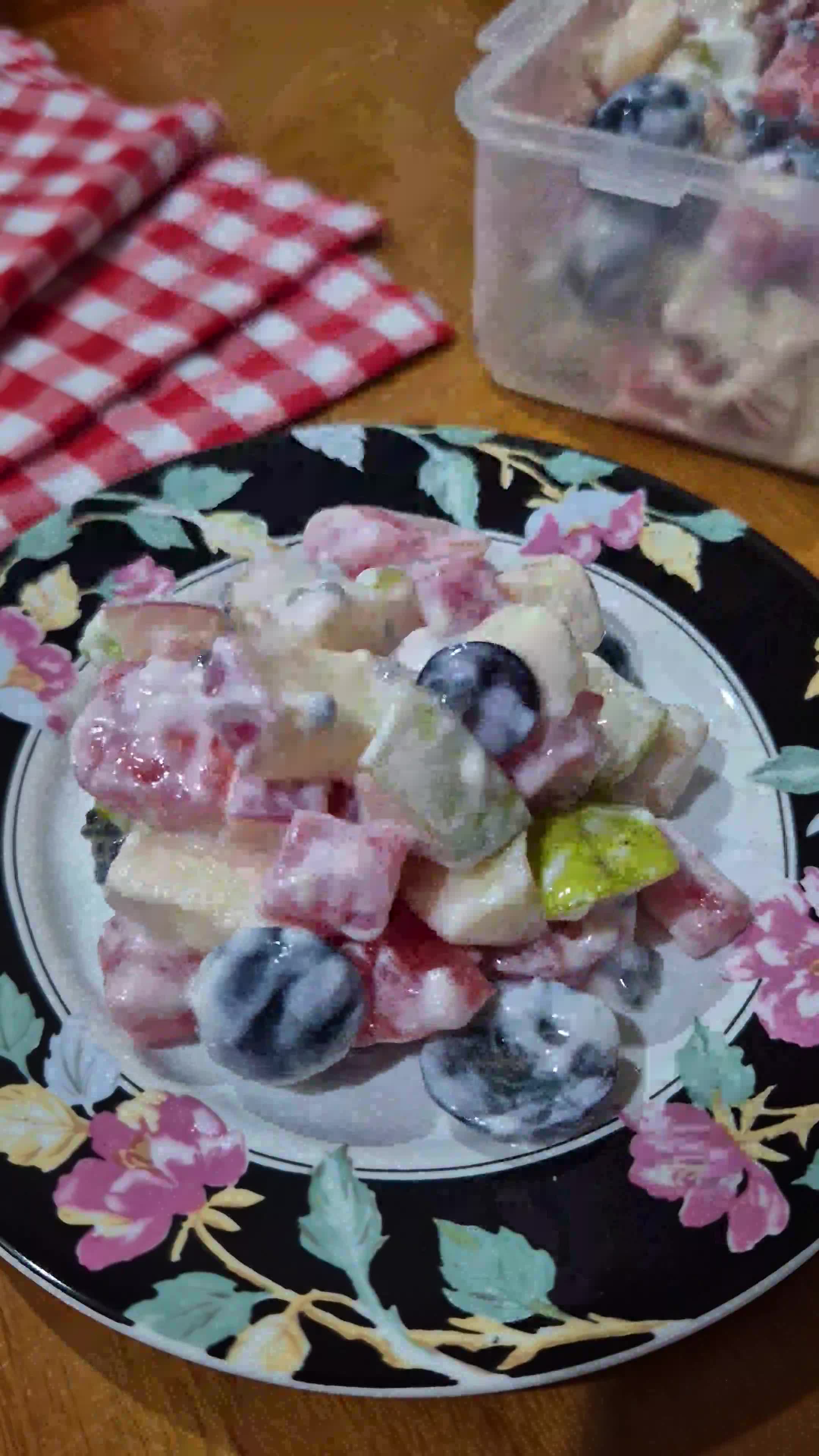 Foto langkah ke 4 dari resep Salad Buah Yogurt.