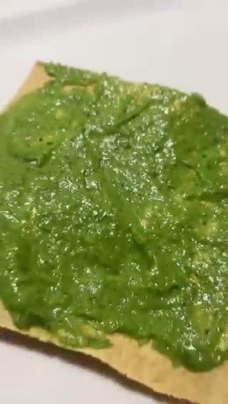 Foto del paso 3 de la receta: Tostadas de guacamole 🥑